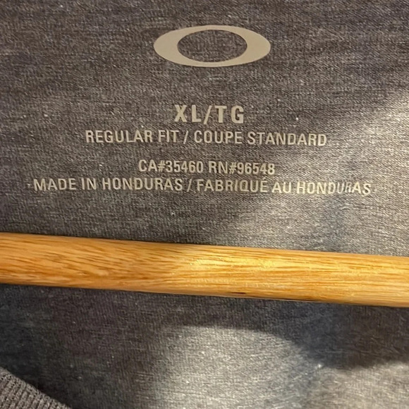 Oakley Men’s Gray XL Tee Shirt With Camo Front Pocke - Picture 4 of 7